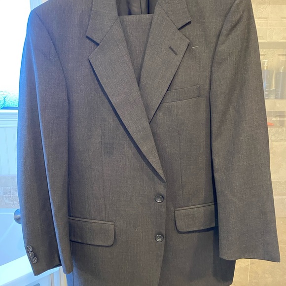 Black two piece men’s suit jacket size 42 long